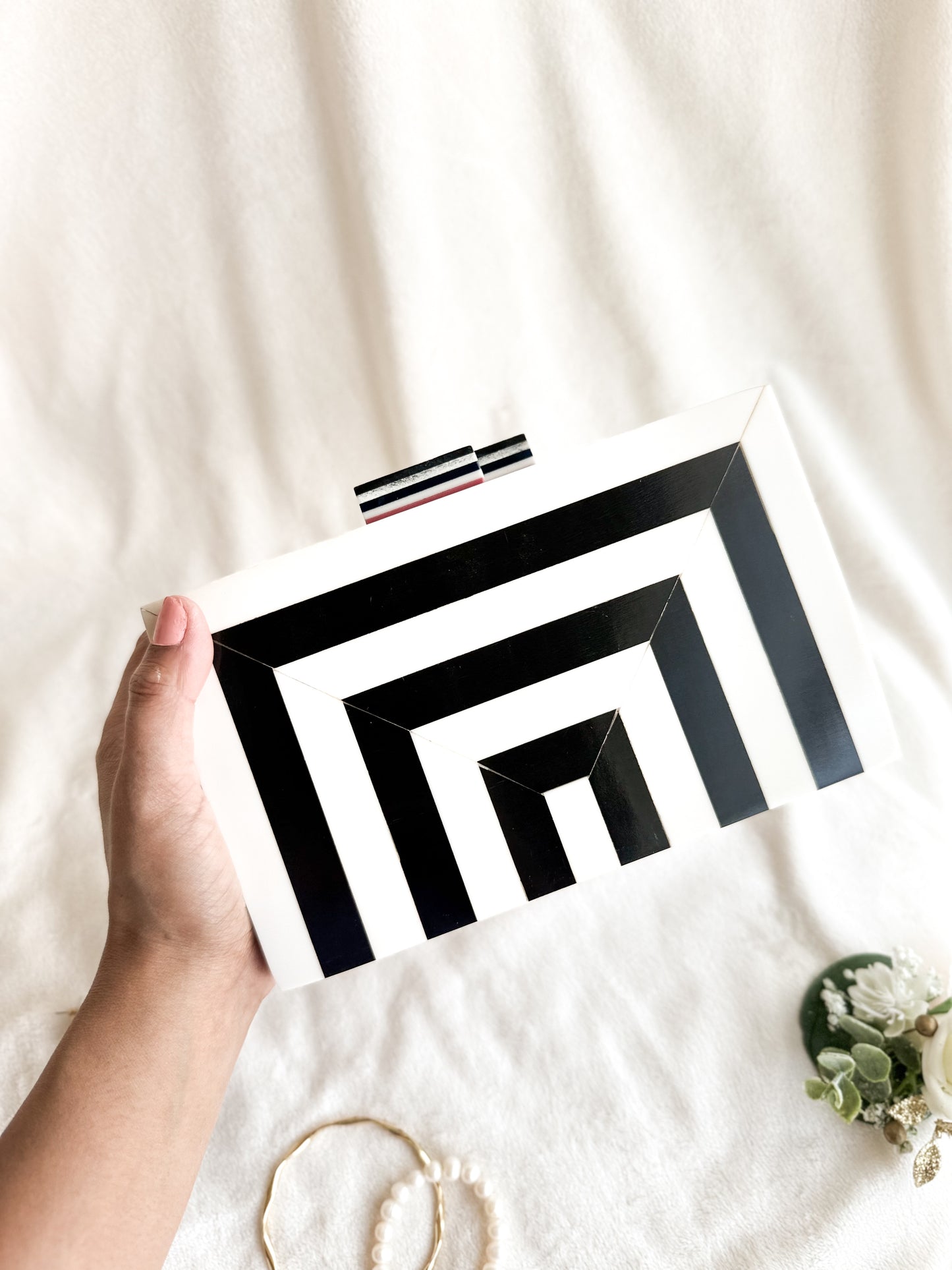 Mono Muse Clutch