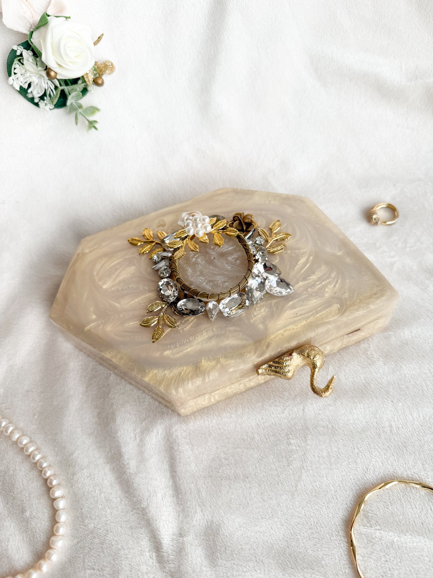 Lume Hexa Resin Clutch