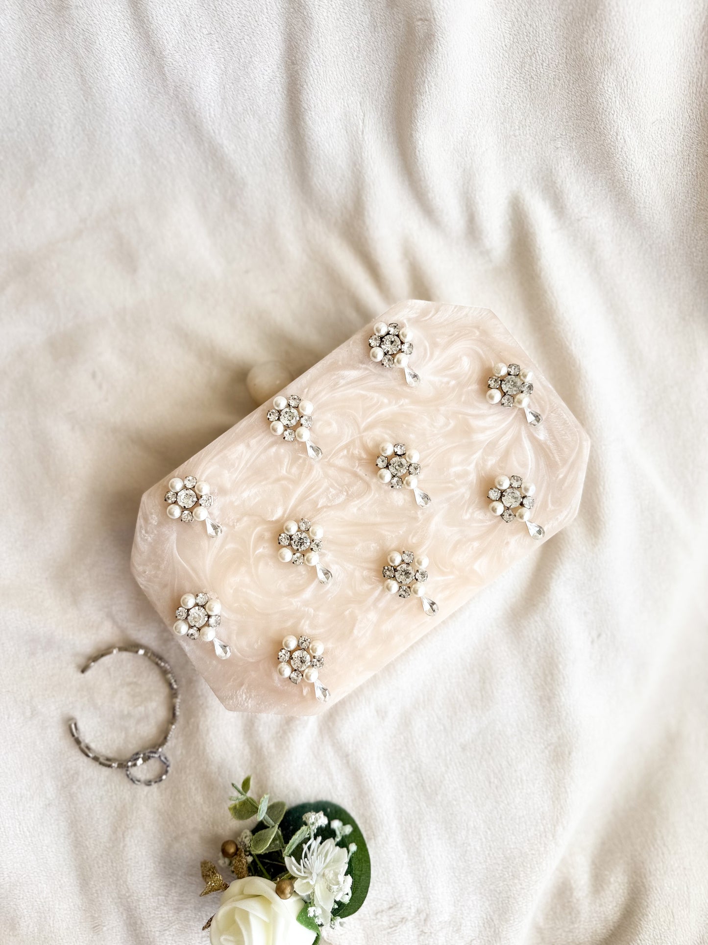 Reign Drop Resin Clutch