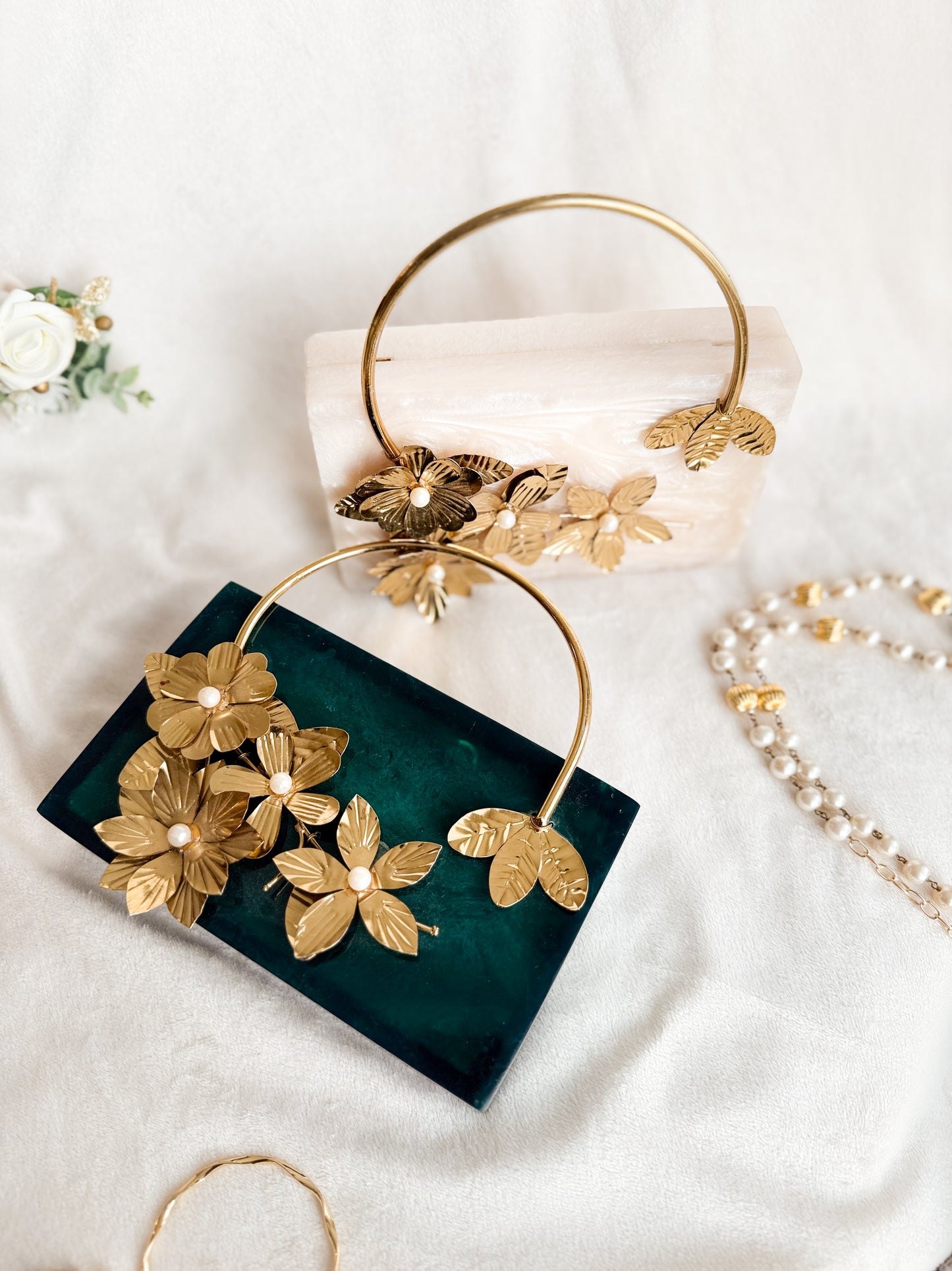 Flower Motif Handle Resign Clutch