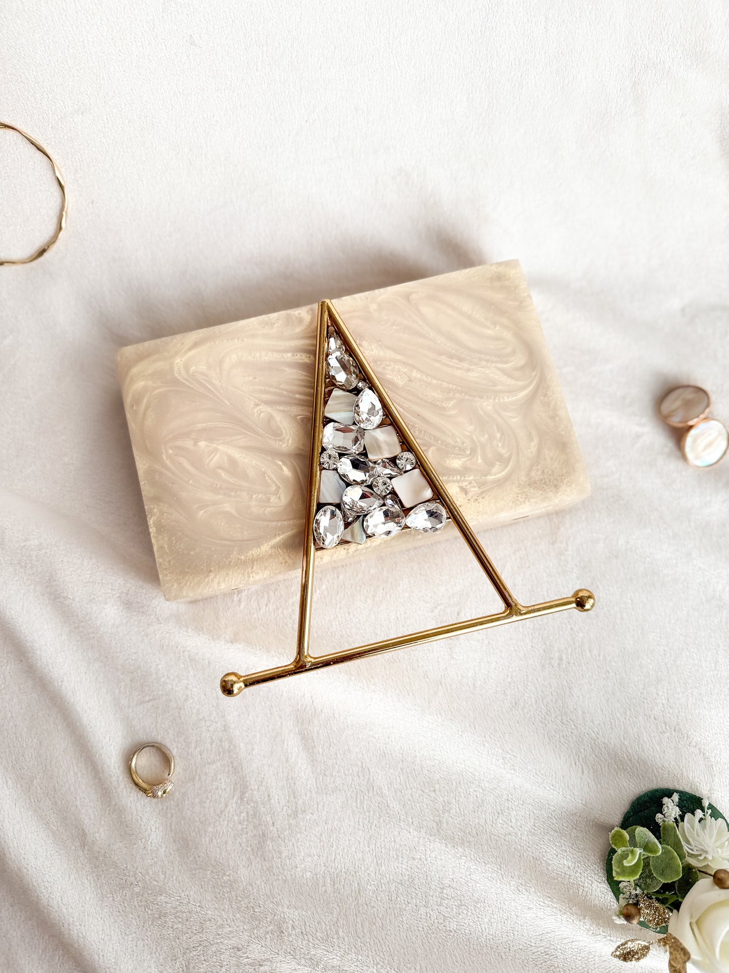 Triana Resin Clutch
