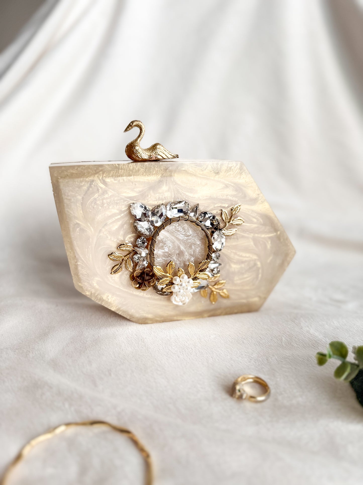 Lume Hexa Resin Clutch