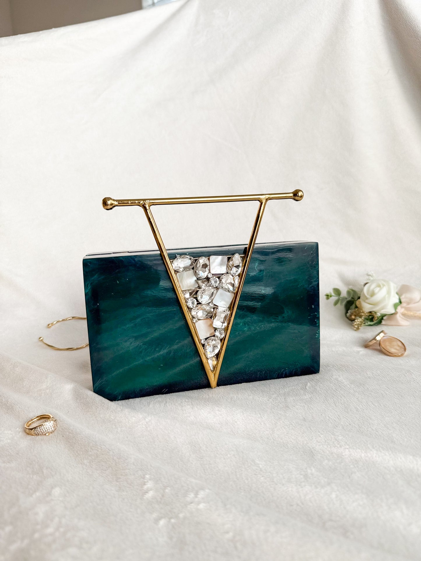 Triana Resin Clutch