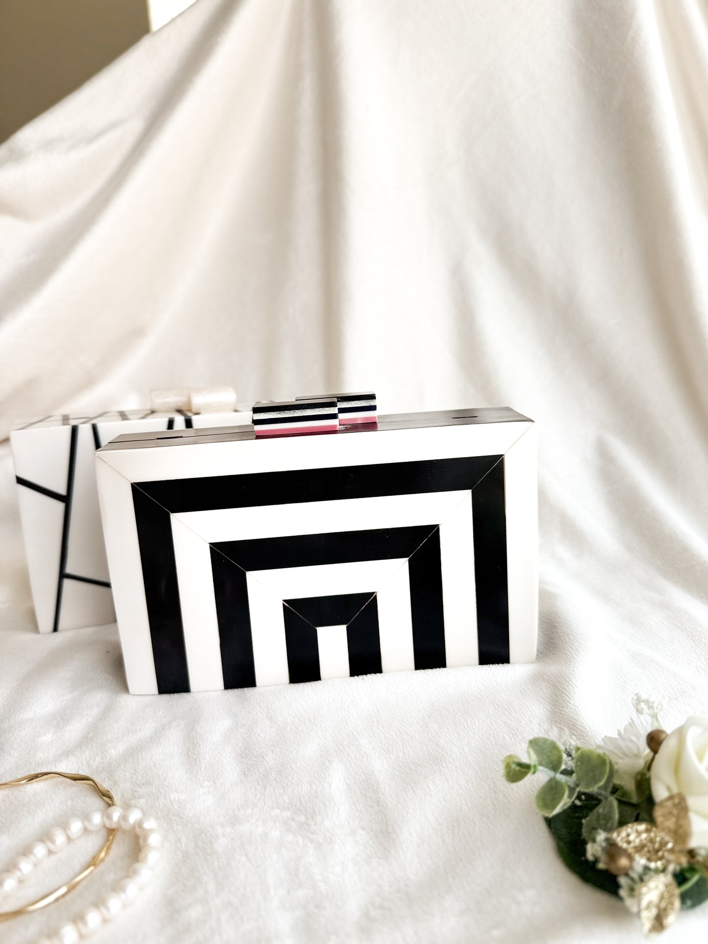 Mono Muse Clutch