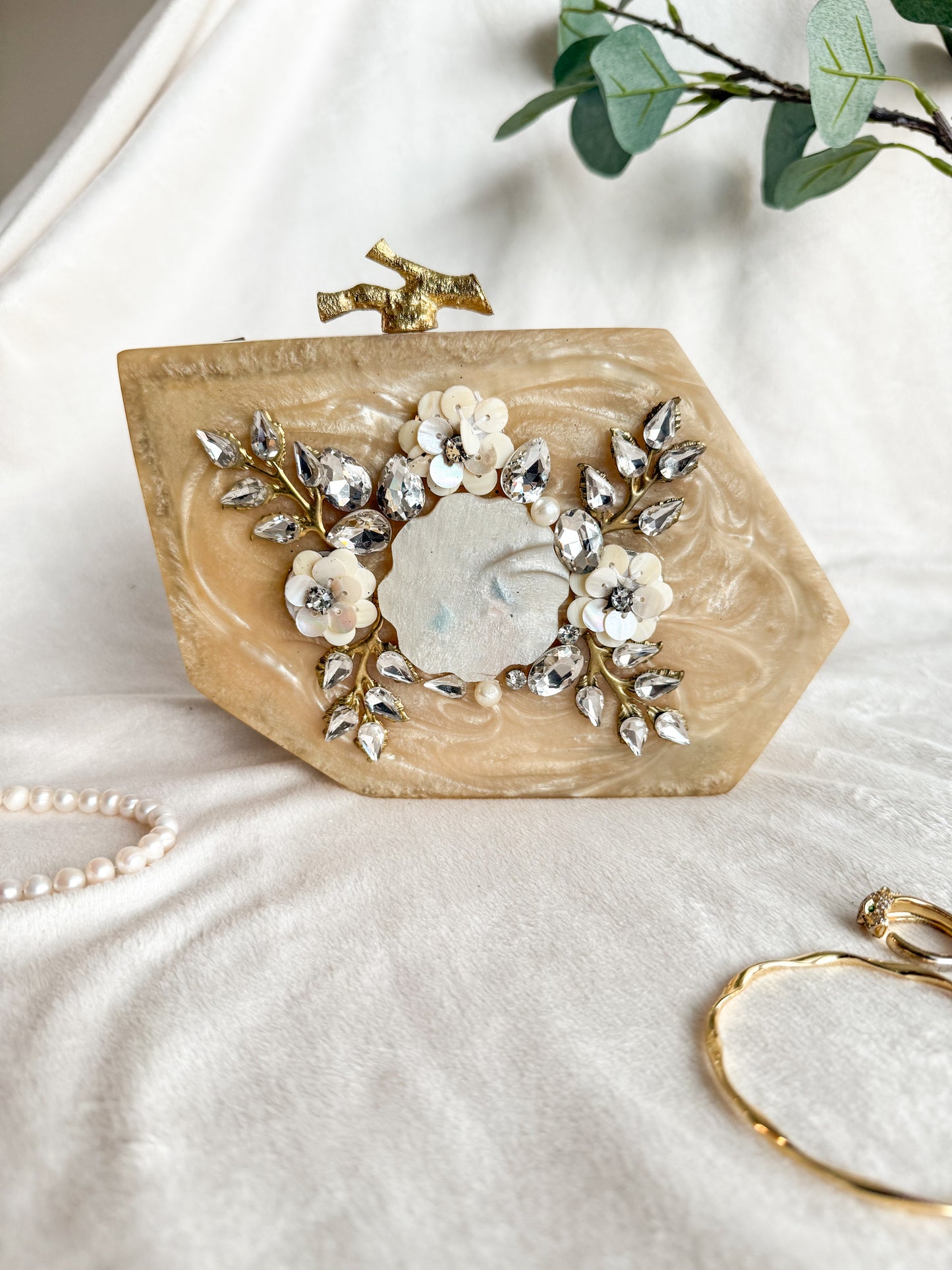 Hexa Resin Center Brooch