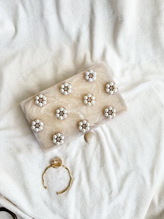 Reign Drop Resin Clutch