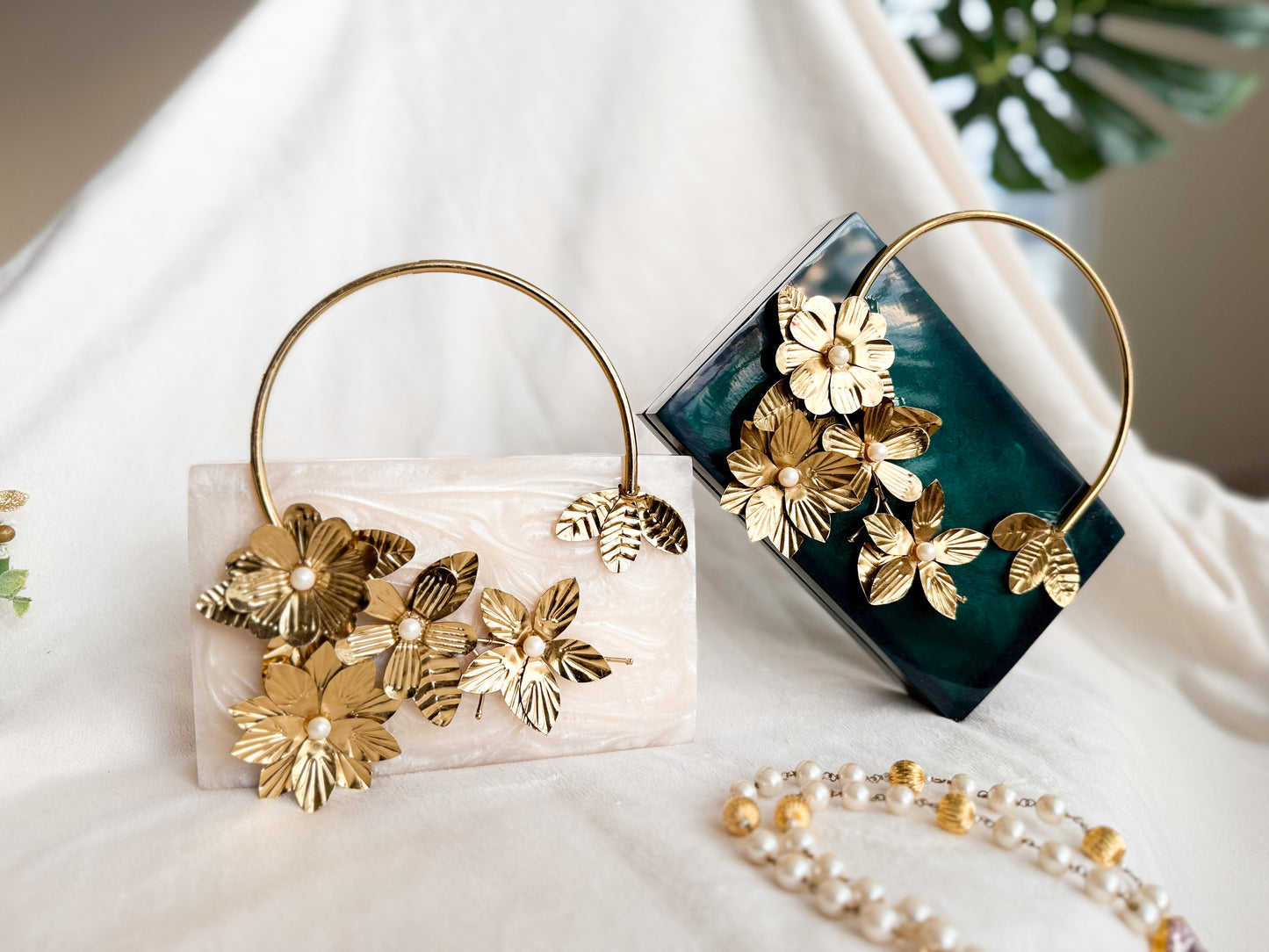 Flower Motif Handle Resign Clutch