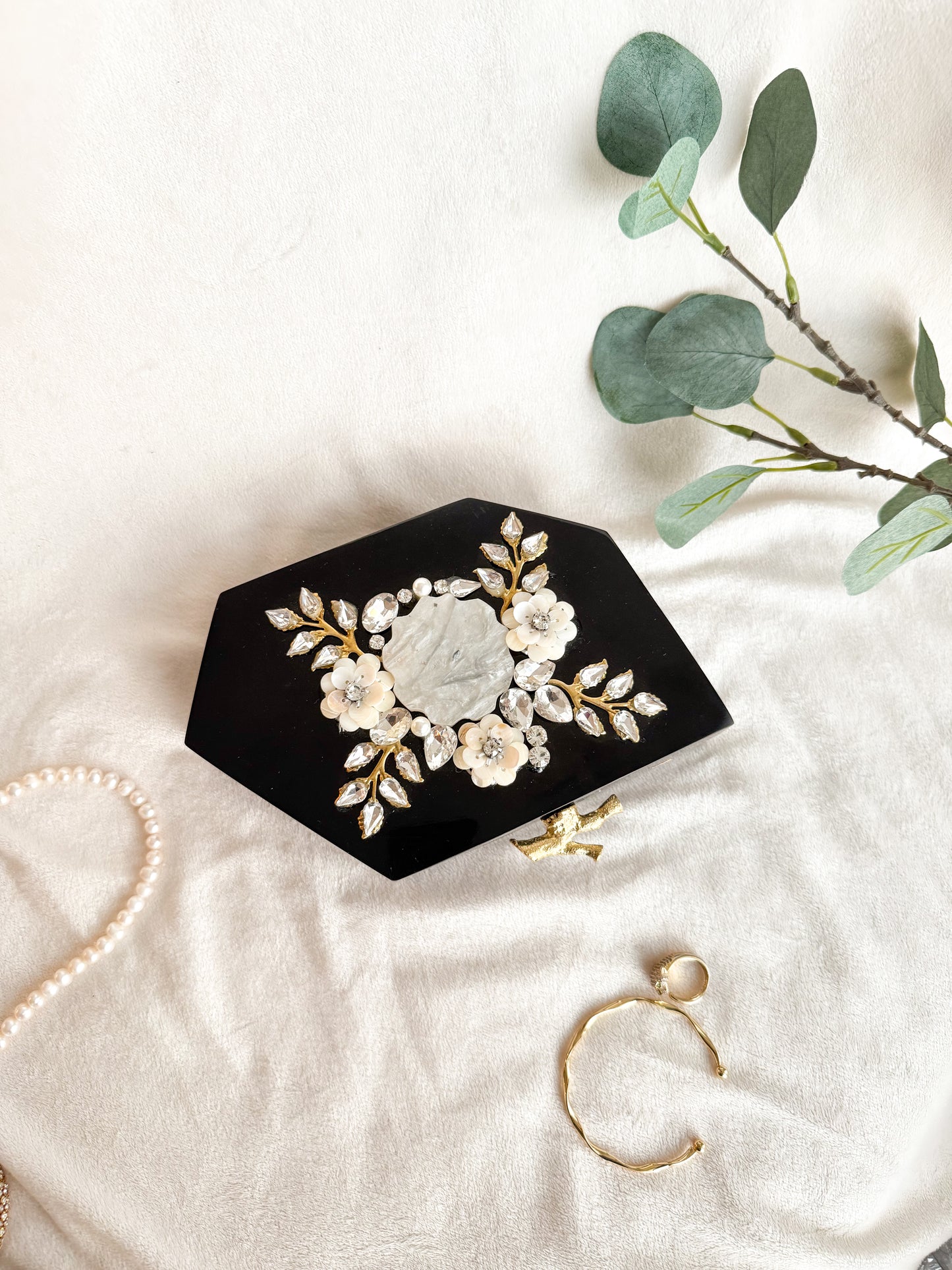 Hexa Resin Center Brooch