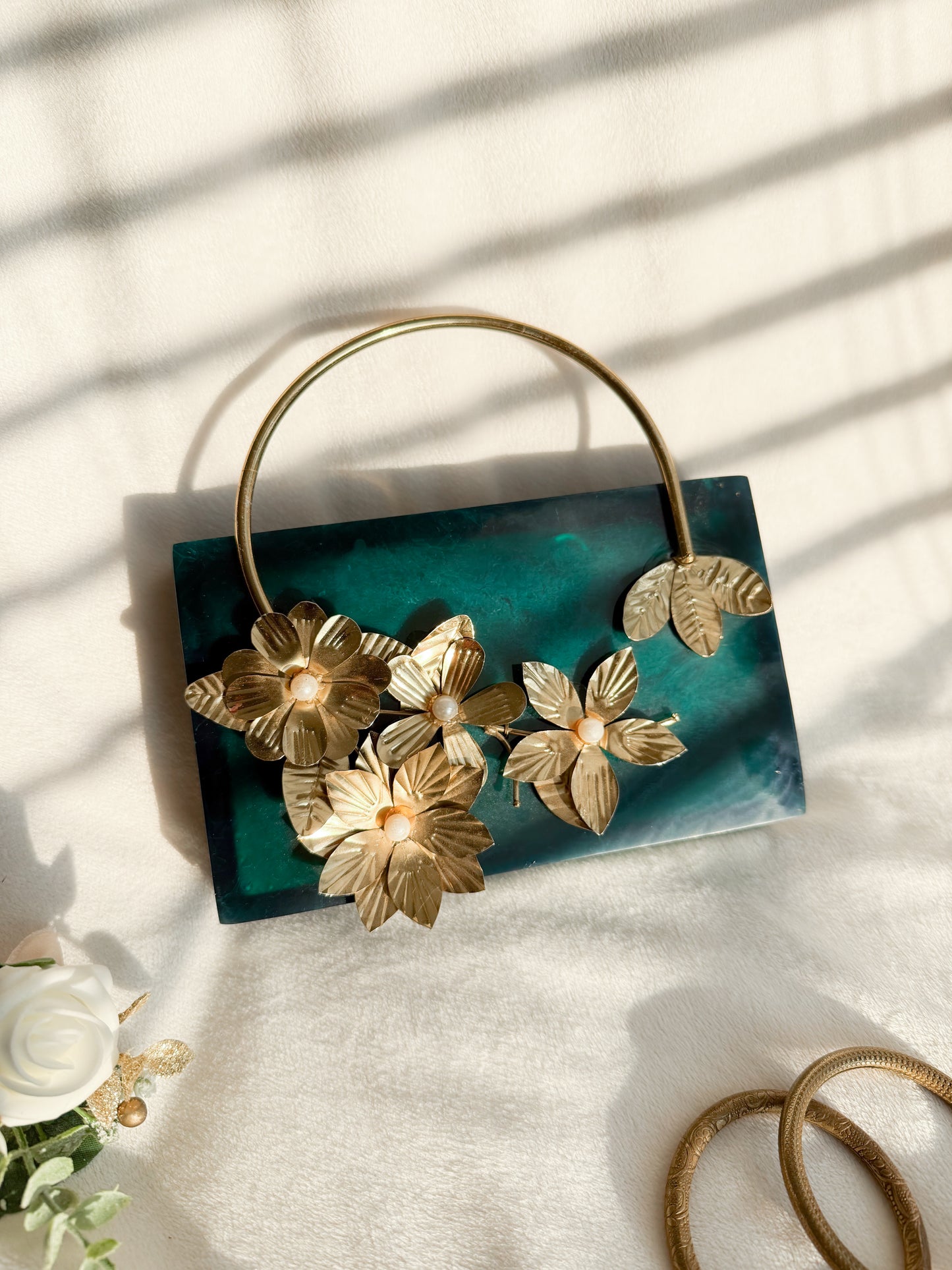 Flower Motif Handle Resign Clutch