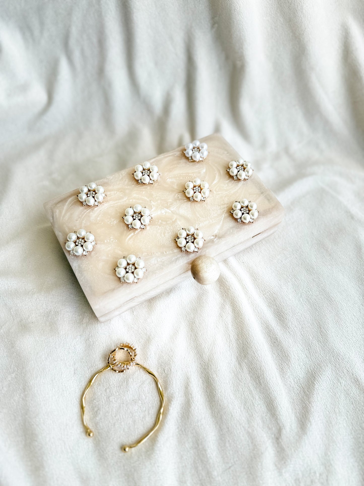 Reign Drop Resin Clutch