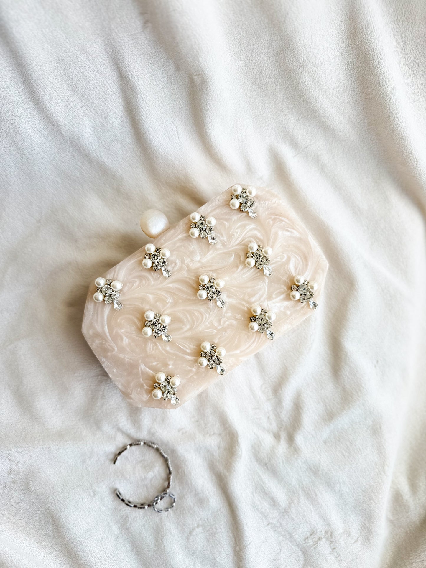 Reign Drop Resin Clutch