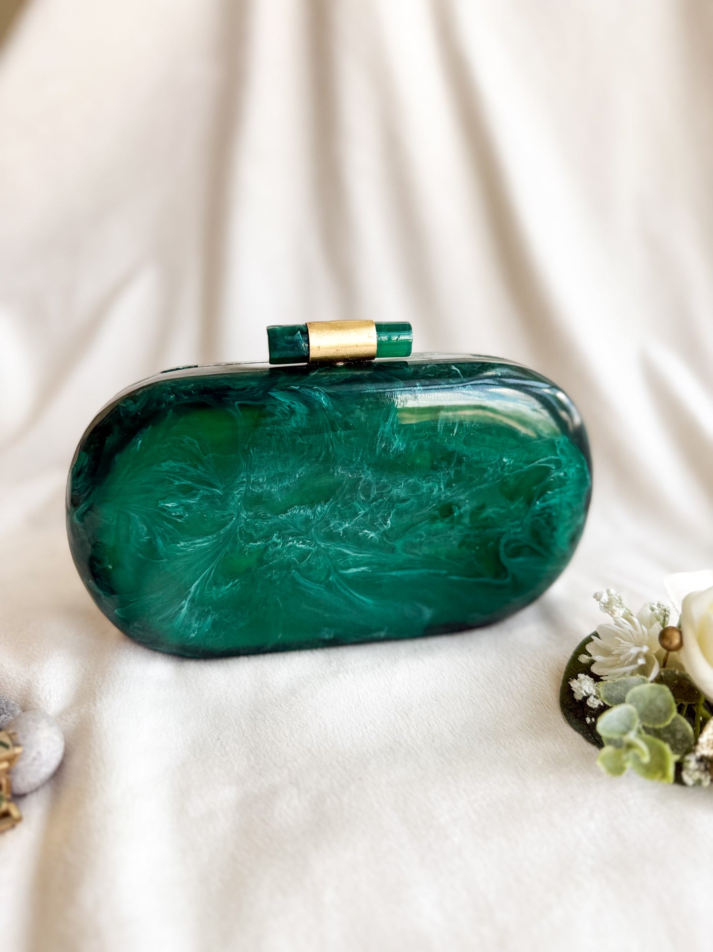 Capsule Resin Clutch