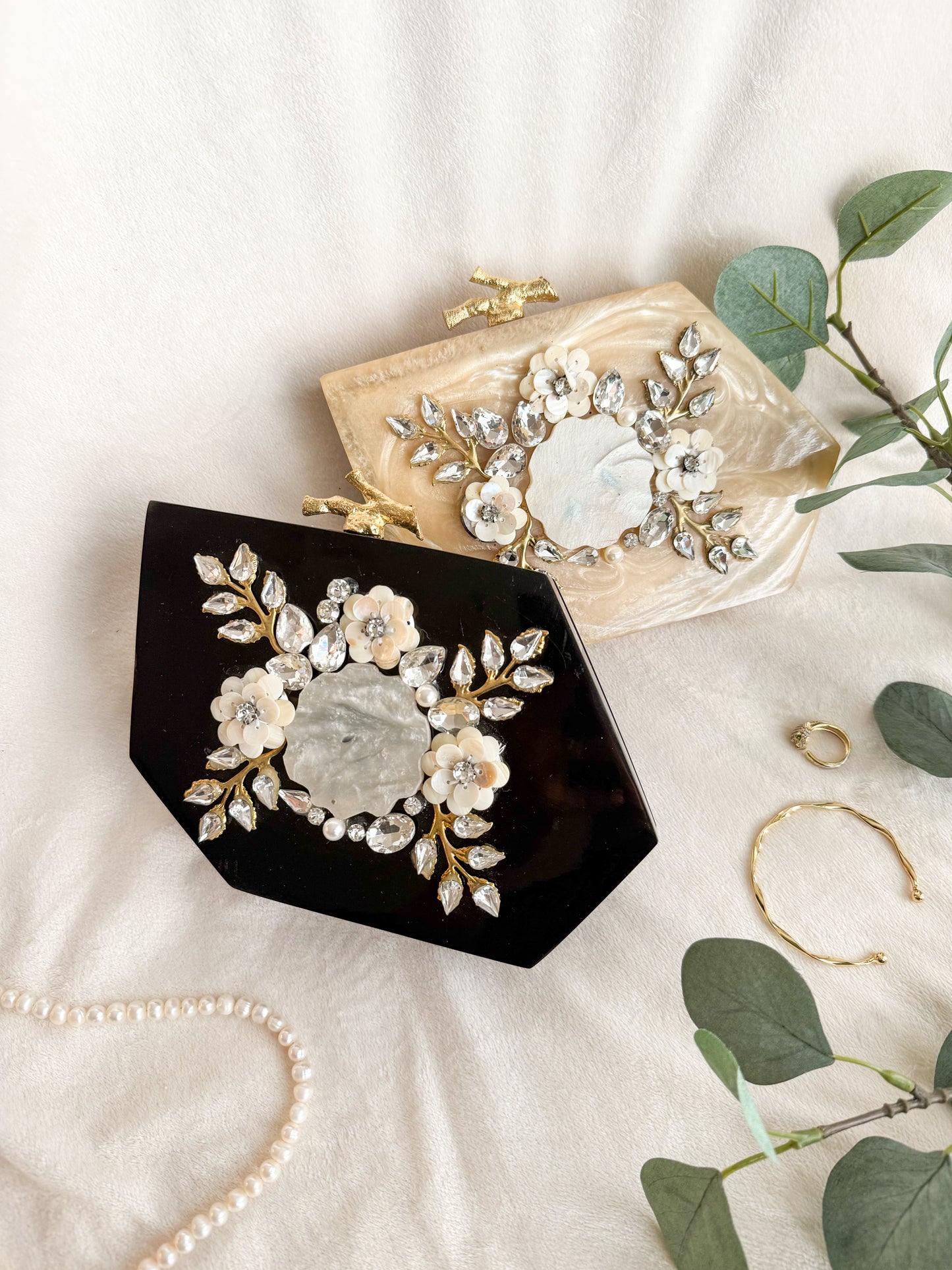 Hexa Resin Center Brooch