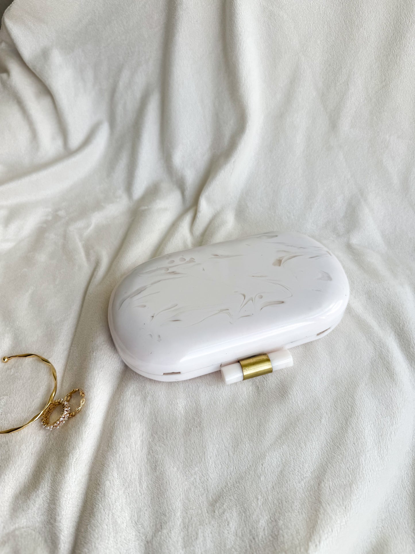 Capsule Resin Clutch