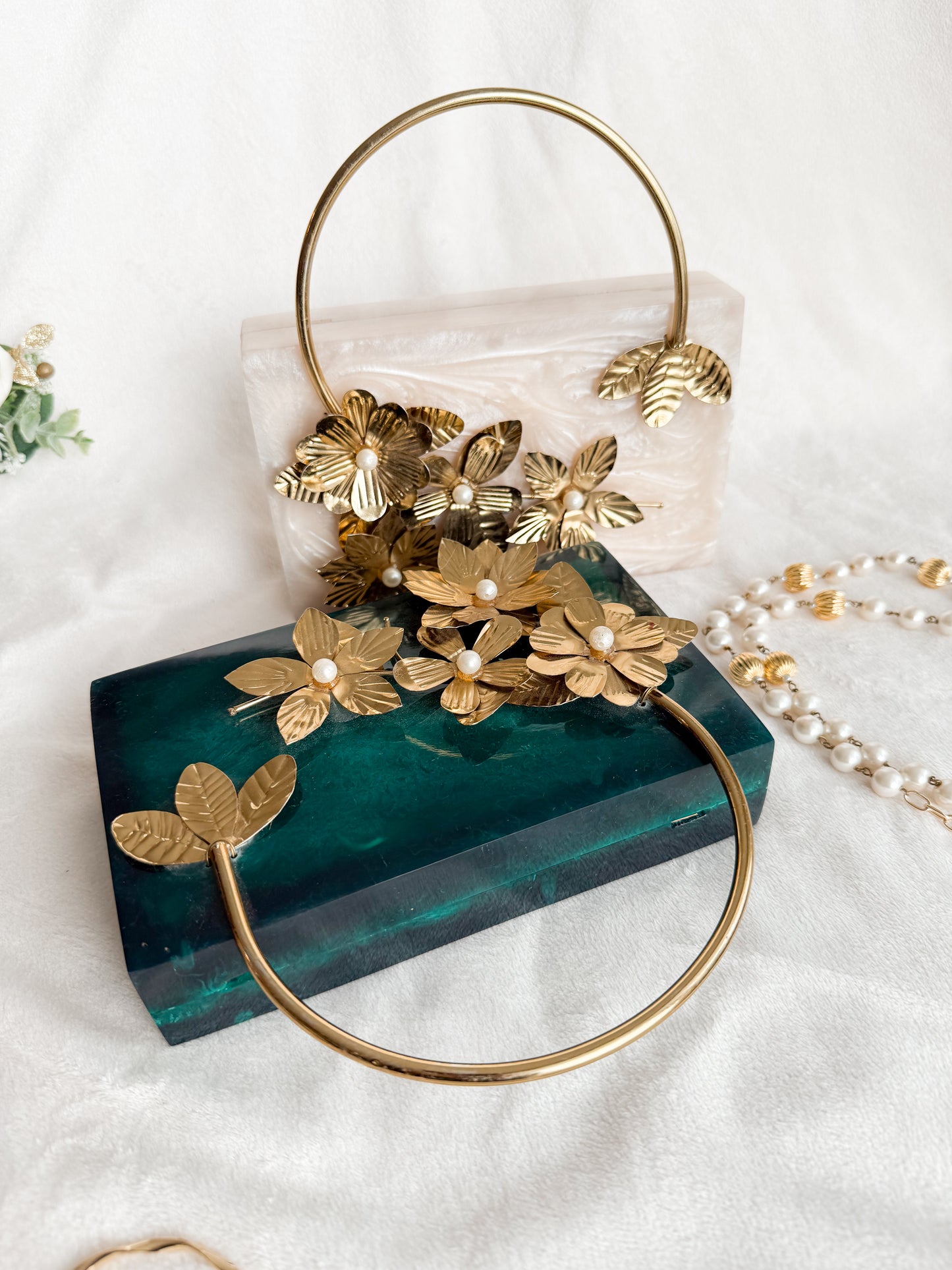 Flower Motif Handle Resign Clutch