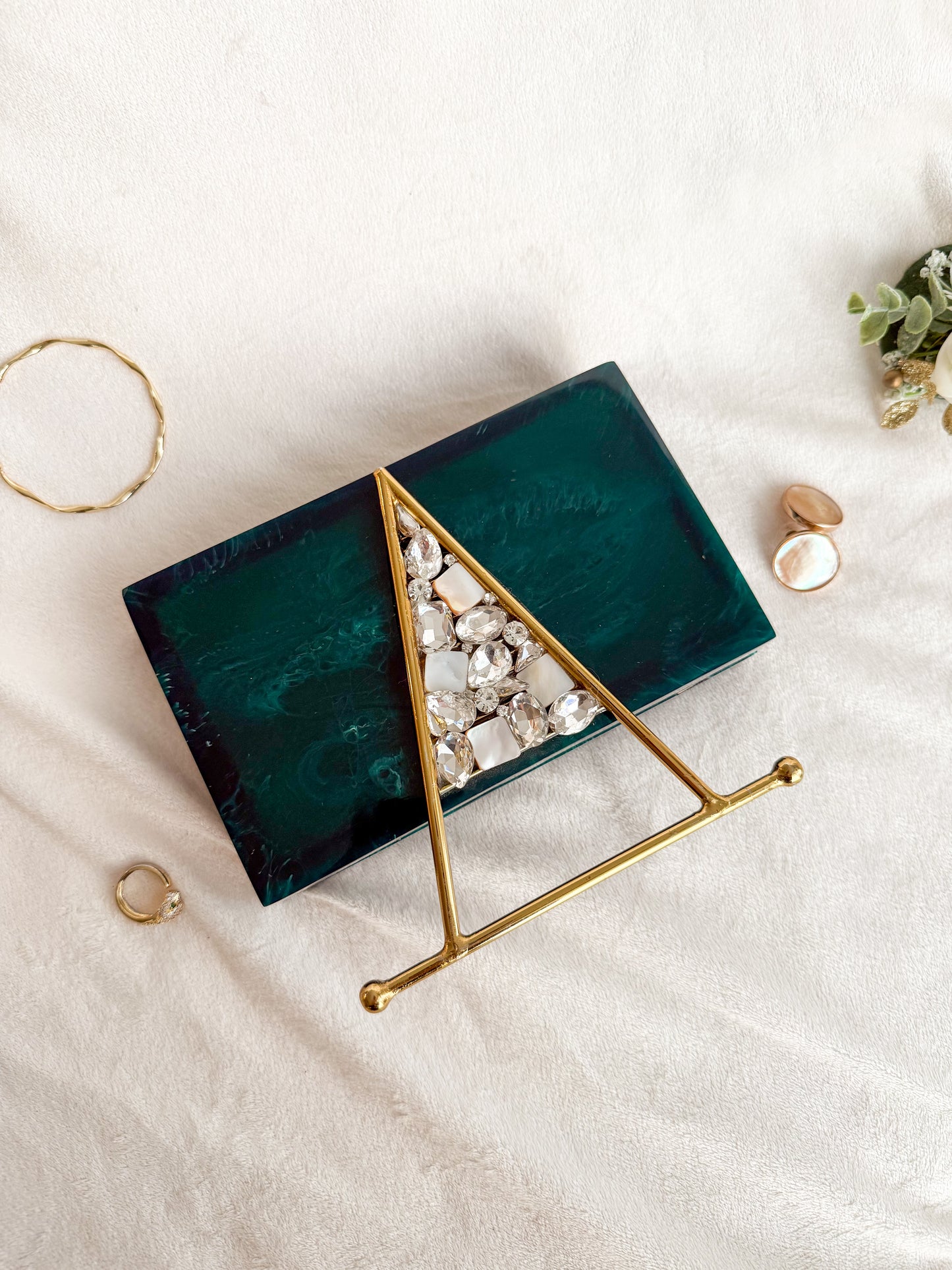Triana Resin Clutch