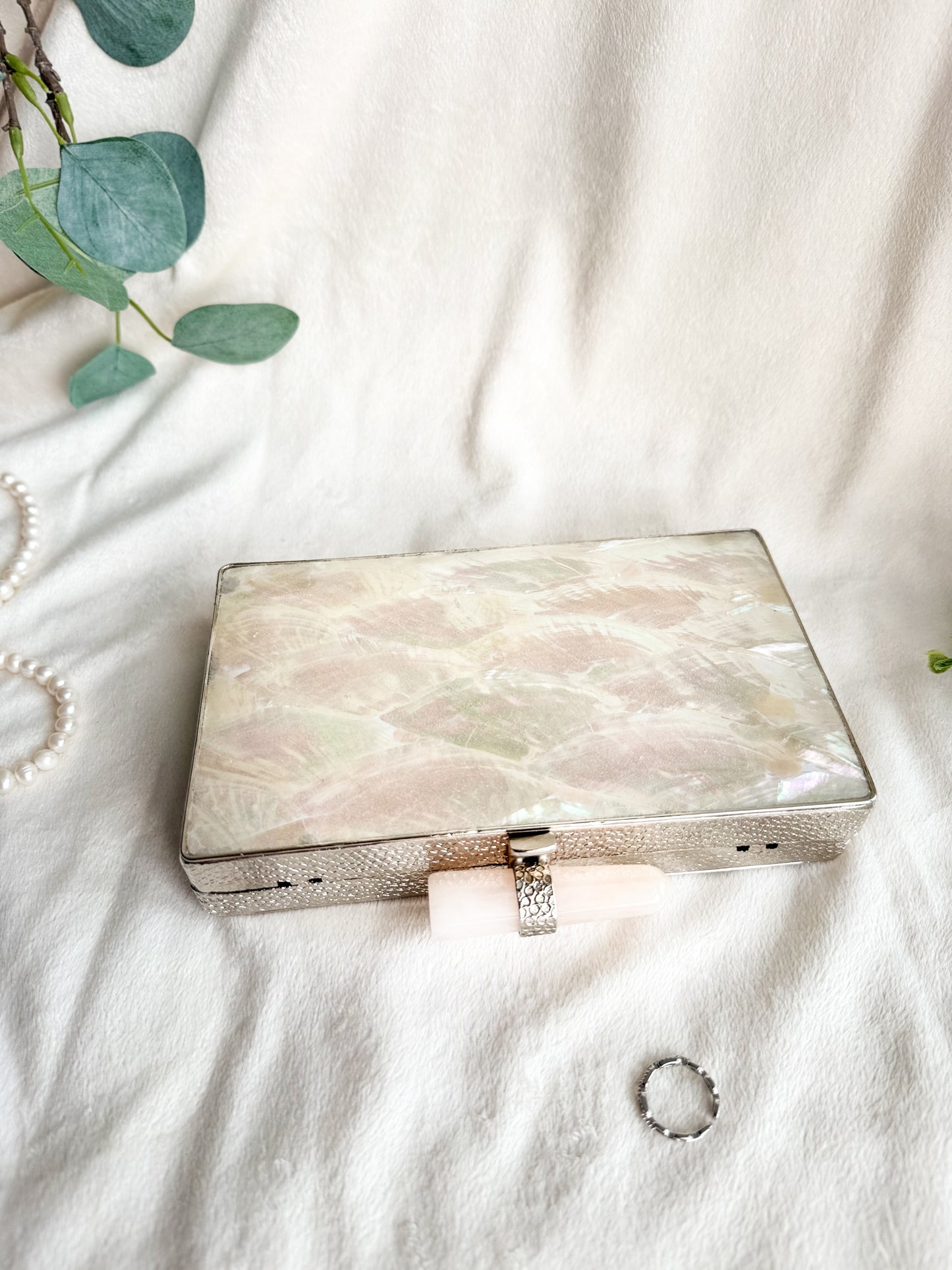 Minimal MOP Classy Clutch