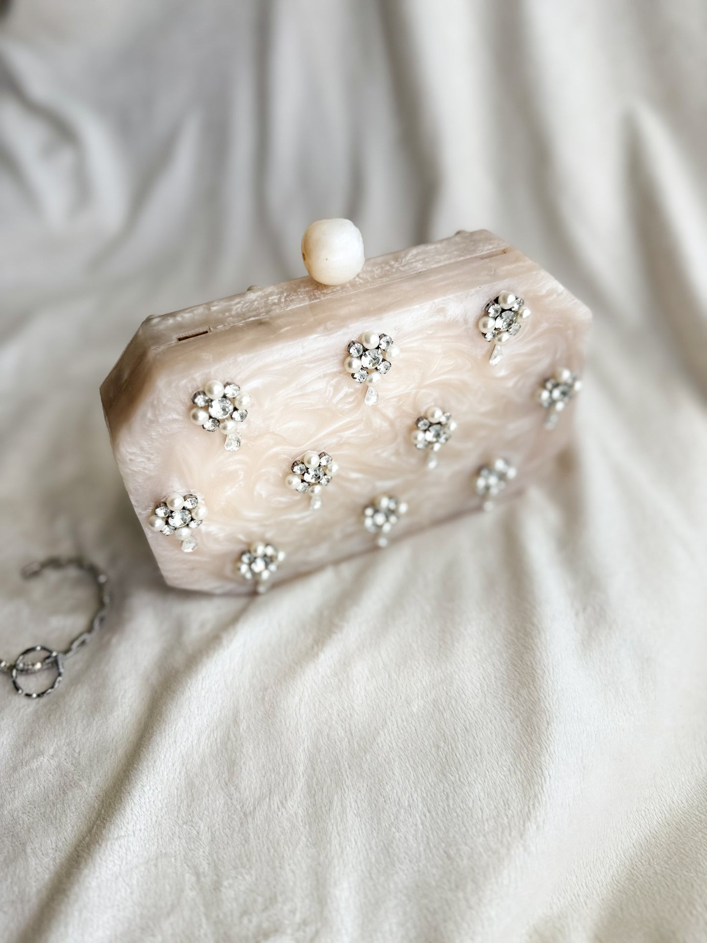 Reign Drop Resin Clutch