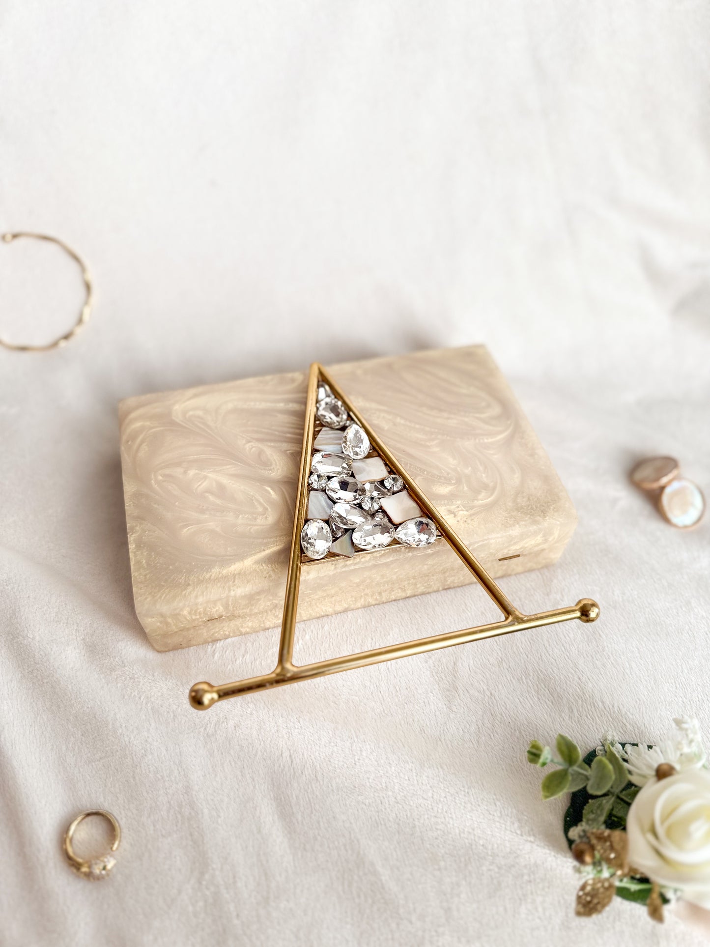 Triana Resin Clutch