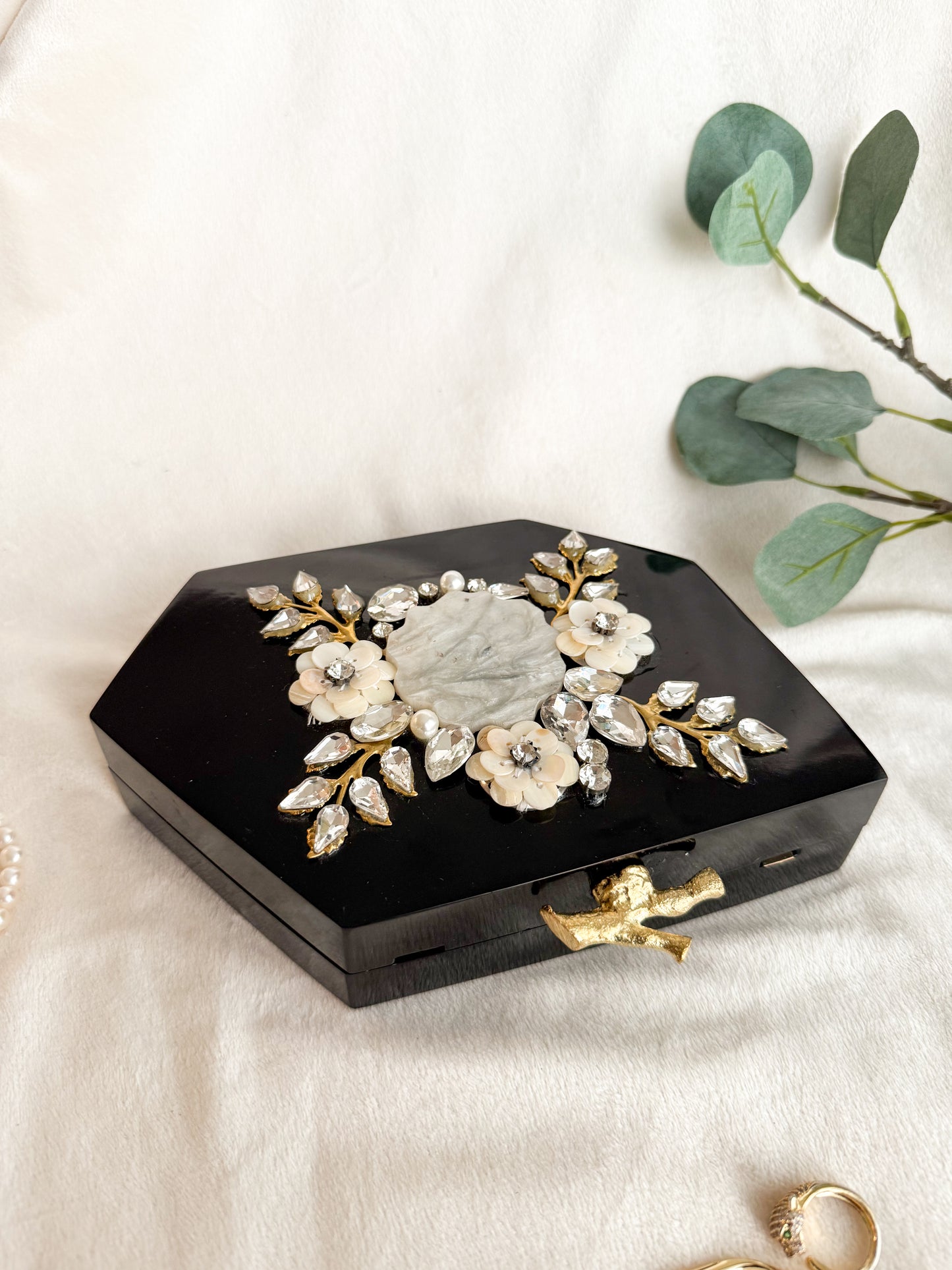 Hexa Resin Center Brooch