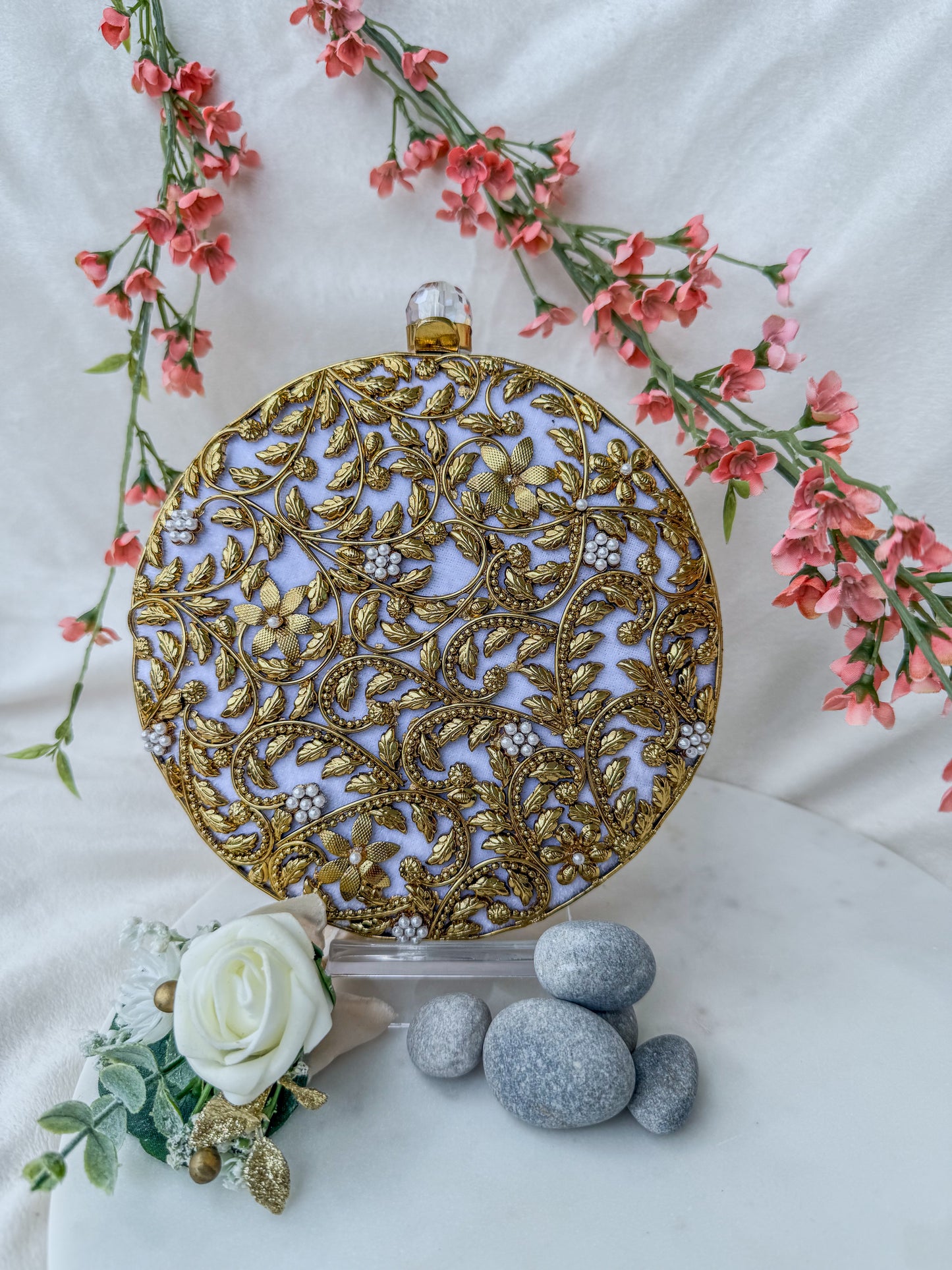 Round Detailed Clutch